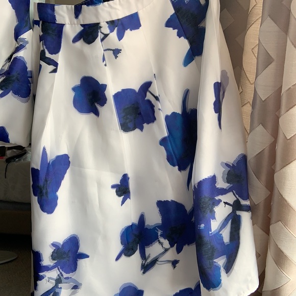 Crop top and high floral skirt - Picture 4 of 4